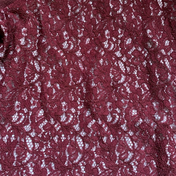 Simply Vera by Vera wang eyelet lace sweater with showing blouse. Worn once - Picture 3 of 6